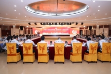 这个“青年圆桌派” 有点young气