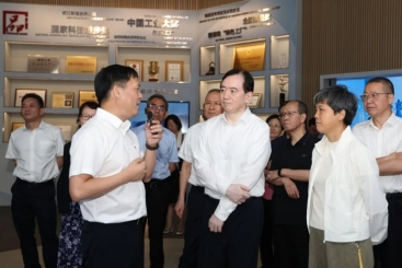 全省全过程人民民主人大基层实践考察团调研巨石