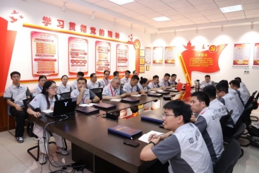 中国巨石党委书记杨国明联系基层党组织开展专题党课