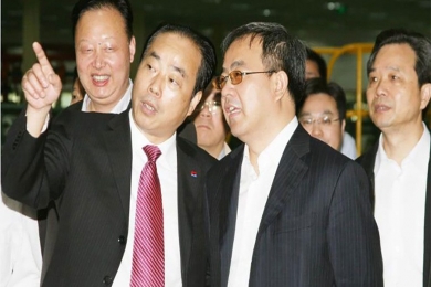 2010年5月，时任内蒙古自治区党委书记、自治区人大常委会主任胡春华视察巨石总部。胡春华对中国巨石一直以来依靠科技创新带动企业进步，瞄准国际前沿市场研发新产品的发展战略给予了充分肯定。